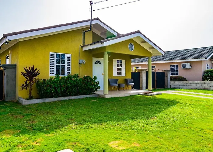 - Drax Hall Country Club 2-bed Luxury Holiday home Ocho Rios