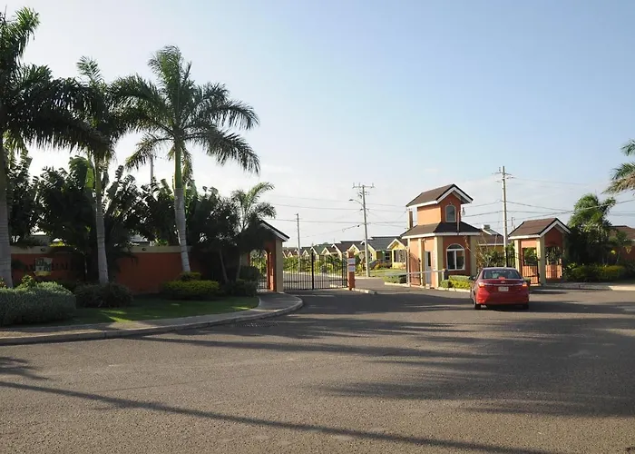 - Drax Hall Country Club 2-bed Luxury Holiday home Ocho Rios
