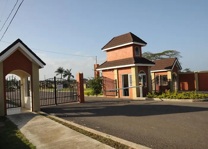 - Drax Hall Country Club 2-bed Luxury Holiday home Ocho Rios